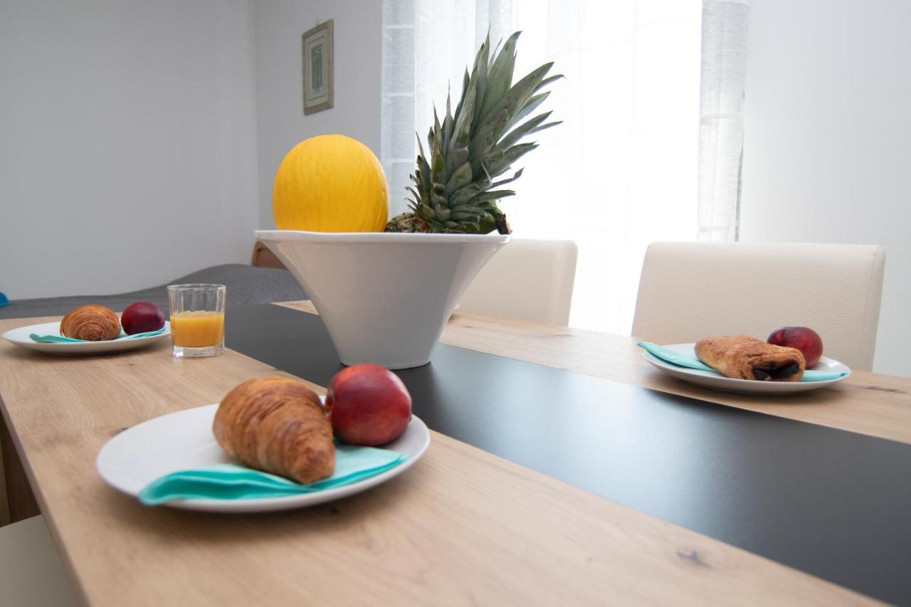 Valkane Beach Studio Apartment Pula Luaran gambar