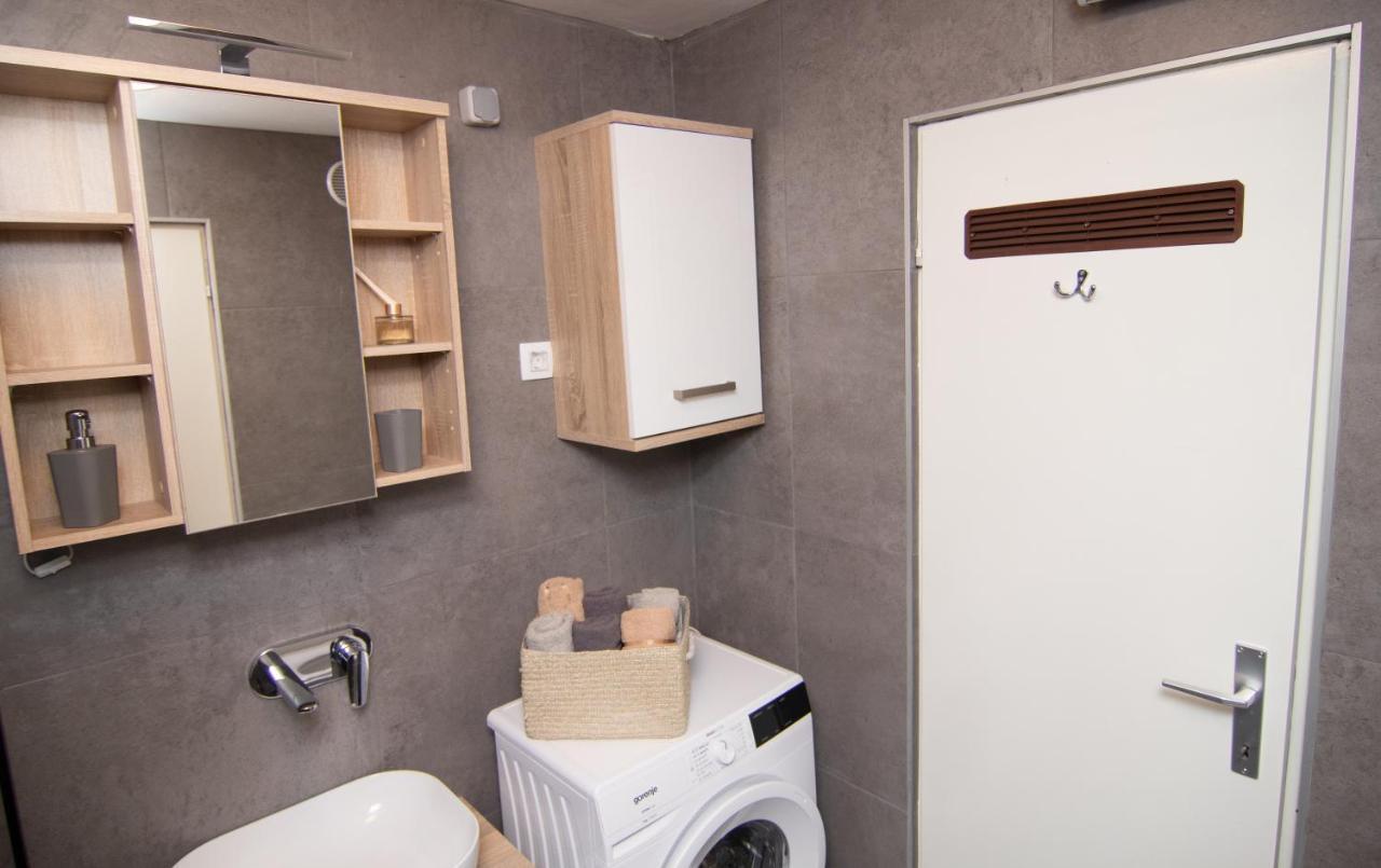 Valkane Beach Studio Apartment Pula Luaran gambar