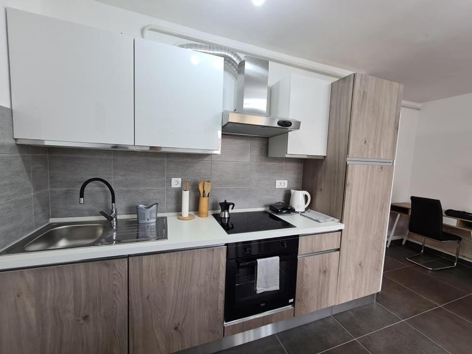 Valkane Beach Studio Apartment Pula Luaran gambar