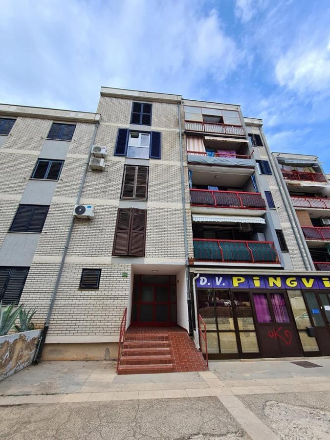 Valkane Beach Studio Apartment Pula Luaran gambar