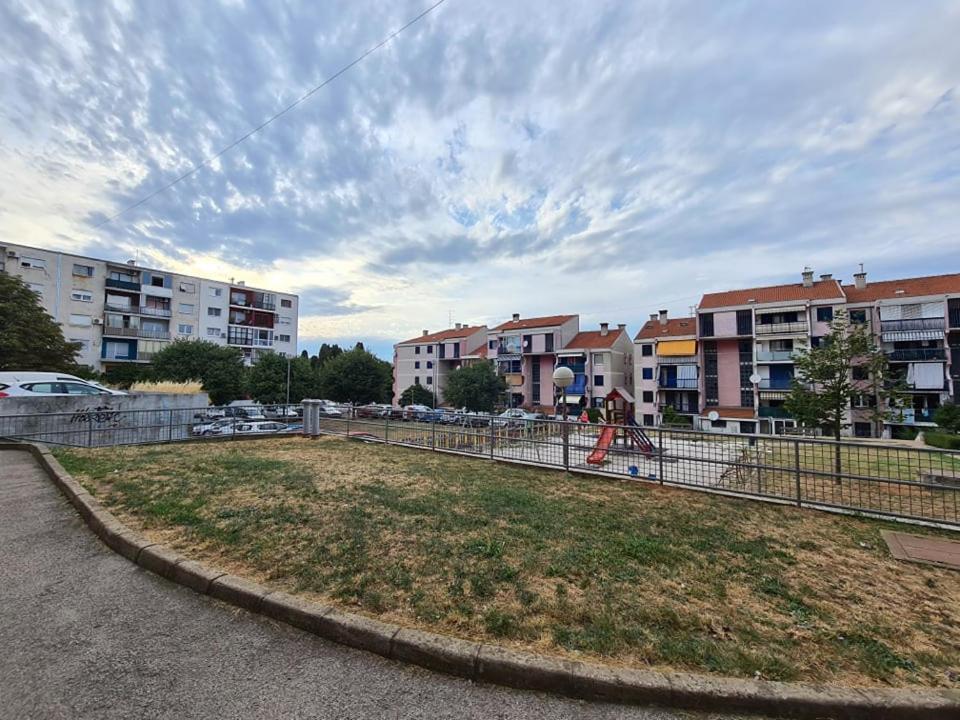 Valkane Beach Studio Apartment Pula Luaran gambar